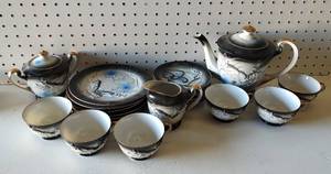 lot 158 image: (21) PIECES OF VINTAGE 1970S KUTANI MARIAGE DRAGONWARE HANDPAINTED IN JAPAN WITH THE FAMOUS ALMOST 3D DRAGON AS SHOWN. (SOLD 21 X THE MONEY)