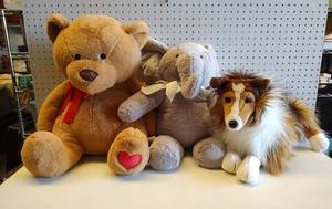lot 203 image: LOT OF STUFFED ANIMALS AS SHOWN.