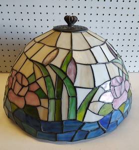 lot 216 image: LARGE SIZE STAINED GLASS STYLE LAMP SHADE AS SHOWN.