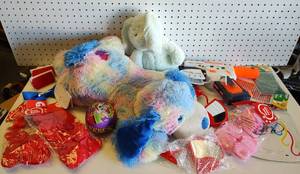 lot 226 image: LOT OF CHILDRENS ITEMS SUCH AS STUFED ANIMALS, NERF GUN, AND MORE