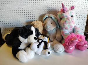 lot 233 image: LOT OF STUFFED ANIMALS AS SHOWN.