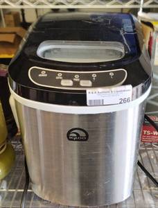 lot 266 image: IGLOO PORTABLE ELECTRONIC ICE MAKER MODEL ICE102ST AS SHOWN.
