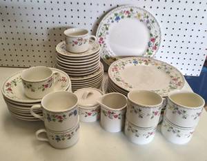 lot 276 image: (41) PIECES OF FARBERWARE STONEWARE ENGLISH GARDEN 225 DISHES AS SHOWN. (SOLD 41 X THE MONEY)