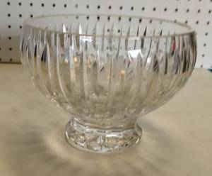 lot 280 image: FOOTED GLASS BOWL AS SHOWN.