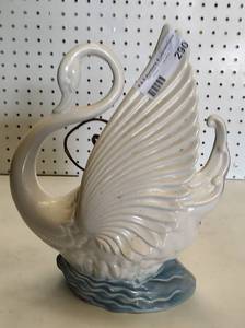 lot 290 image: VINTAGE 1959 MADDUX OF CALIFORNIA POTTERY SWAN TV LAMP  PLANTER NO. 828 AS SHOWN. CHECK IT OUT