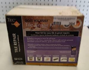 lot 304 image: DO IT YOURSELF TILE REPAIR KIT IN BOX AS SHOWN.
