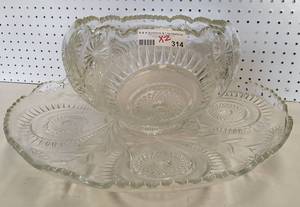 lot 314 image: LARGE SIZE VINTAGE PRESSED GLASS BOWL AND PLATTER IN PATTERN SHOWN. (SOLD 2 X THE MONEY)