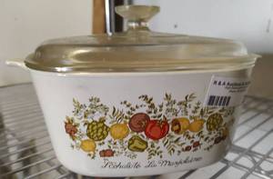 lot 324 image: VINTAGE COVERED CASSEROLE DISH AS SHOWN.