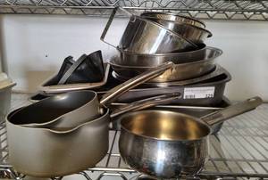 lot 325 image: LOT OF POTS, PANS AND MORE AS SHOWN.