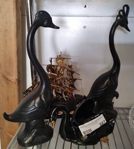 lot 327 image: ASSORTED DECOR AS SHOWN.