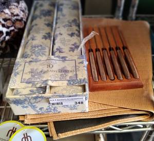 lot 348 image: TABLE MATS, KNIVES AND MORE AS SHOWN.