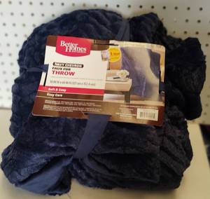 lot 351 image: BETTER HOMES FAUX FUR THROW BLANKET AS SHOWN.
