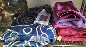lot 353 image: LOT OF ASSORTED TOWELS AS SHOWN.