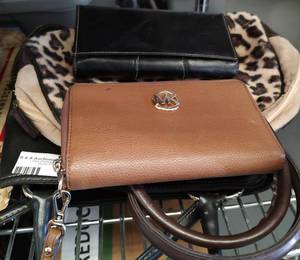 lot 367 image: LOT OF PURSES AND WALLETS INCLUDING MICHAEL KORS AUTHENTICITY UNKNOWN