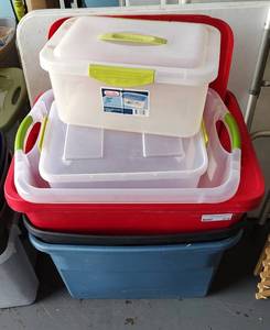 lot 378 image: LOT OF PLASTIC CONTAINERS AS SHOWN.