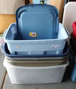 lot 379 image: LOT OF PLASTIC CONTAINERS AS SHOWN.