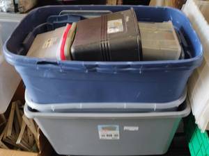 lot 383 image: LOT OF PLASTIC CONTAINERS AS SHOWN.