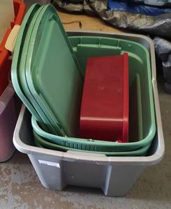 lot 385 image: LOT OF PLASTIC CONTAINERS AS SHOWN.