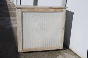 lot 7 image: Portable Bar on wheels 50W x 27D x 47H