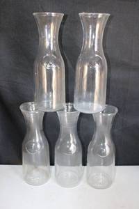 lot 18 image: (12) 1-Liter Glass Carafes - Please bring your own tub
