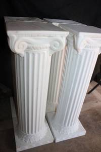 lot 25 image: (4) Roman Classic Column Display stands - lightweight plastic
