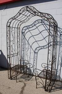 lot 1 image: Wire Metal Archway with dual seats - 8Ft. Tall x 53W x 25D - seats fold up as shown