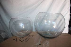 lot 158 image: 3 Boxes Clear Fish Bowls - Large size 1 Gallon, smaller size 10W x 8Tall