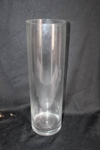 lot 247 image: (4) Clear round vases - 5x20