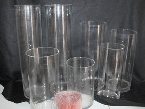 lot 263 image: (7) Clear round vases mixed sizes with rhinestone mesh roll