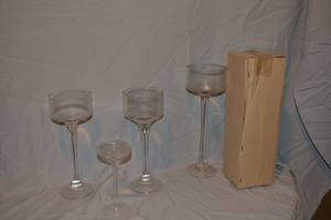 lot 199 image: Clear glass long-stemmed candle holders - mixed sizes