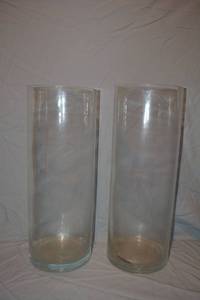 lot 253 image: (2) Clear round vases - 21.5x8