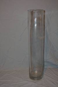 lot 260 image: (7) Clear round vases - 4x21