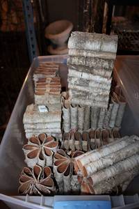 lot 132 image: Decorative Birch Bark folds, see pictures