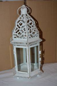 lot 81 image: (13) White Lanterns - 12Tall x 5W