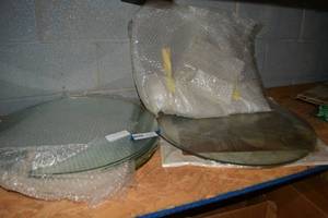 lot 84 image: Table ToppersRound Clear Glass Panels - 19-21 round, approx. 15 pieces