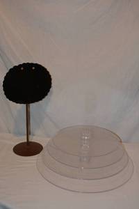 lot 87 image: Table Signs and Plastic Cupcake Tiers - 12-18 Round