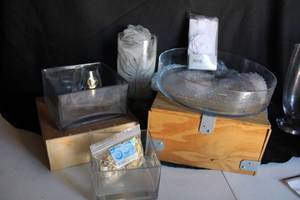 lot 281 image: Wooden boxes and Glassware plus accessories