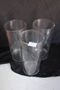 lot 285 image: Clear round vases - 5x12 approx. 14