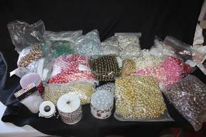 lot 313 image: Decorating Beads