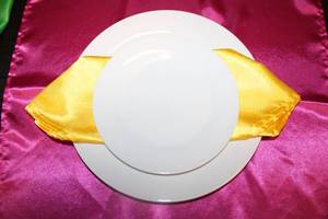 lot 344 image: Round White Dinner(10) and Cake Plates(24) Mixed - 2 crates