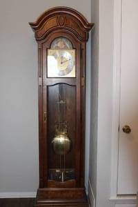 lot 1 image: $$ Vintage Howard Miller Grandfather Clock see Photos and Description