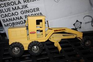 lot 2 image: Vintage Tonka Road Grader,  in very good condition very little signs of usage