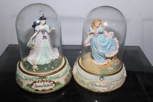 lot 5 image: Vintage Limited Edition Disney Princess Bell Jar Collection Cinderella and Snow White