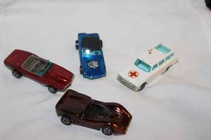 lot 4 image: Vintage 1967-68 Collectors Hotwheels with red line wheels, These are in very good condition and have very little signs of usage