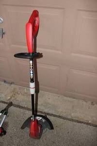 lot 11 image: Homelite 13 Electric Weedeater Litte usage and has owners manual