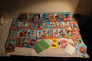 lot 16 image: Large Quantity 1971 Topps Football Cards, Many Cut irregularities, Great Condition