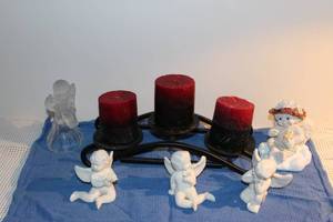 lot 17 image: Dreamsycle and 3 ceramic angles and candle holder with candles