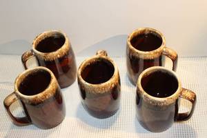 lot 27 image: Vintage Hull Brown Drip Beer Steins Oven Proof Made in USA