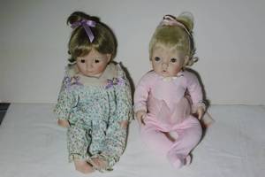 lot 33 image: Vintage Ashton Drake porcelain Dolls, Thea and Sugar Plum, Excellent Condition