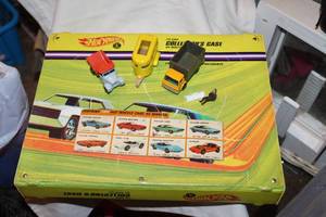 lot 41 image: Vintage Hotwheels Carry Case along with 2 Matchbox and a Scammell, and other Items as shown,  Very good Condition
